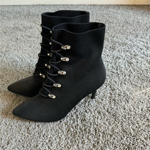 New heels great condition size 7.5 - Picture 4 of 4